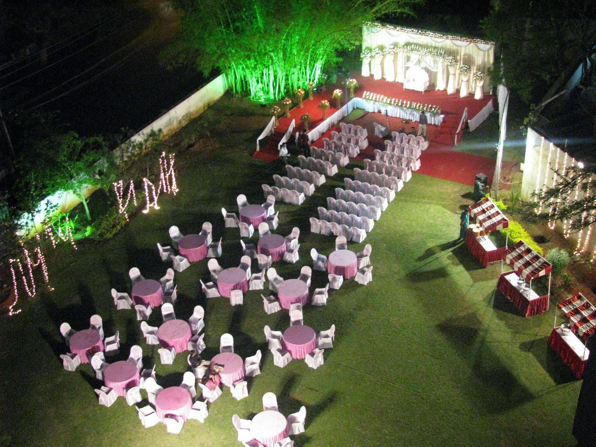 Hotel Paradise - Mysore Dasaprakash Group Екстер'єр фото