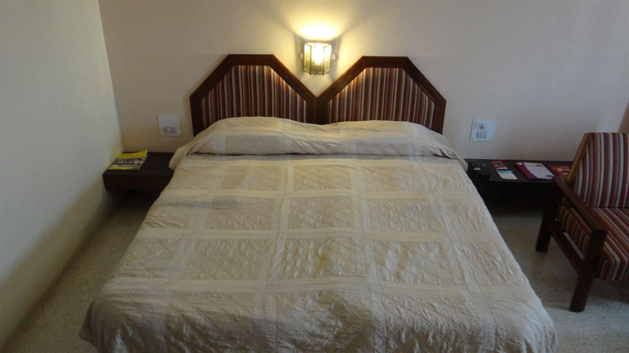 Hotel Paradise - Mysore Dasaprakash Group Екстер'єр фото
