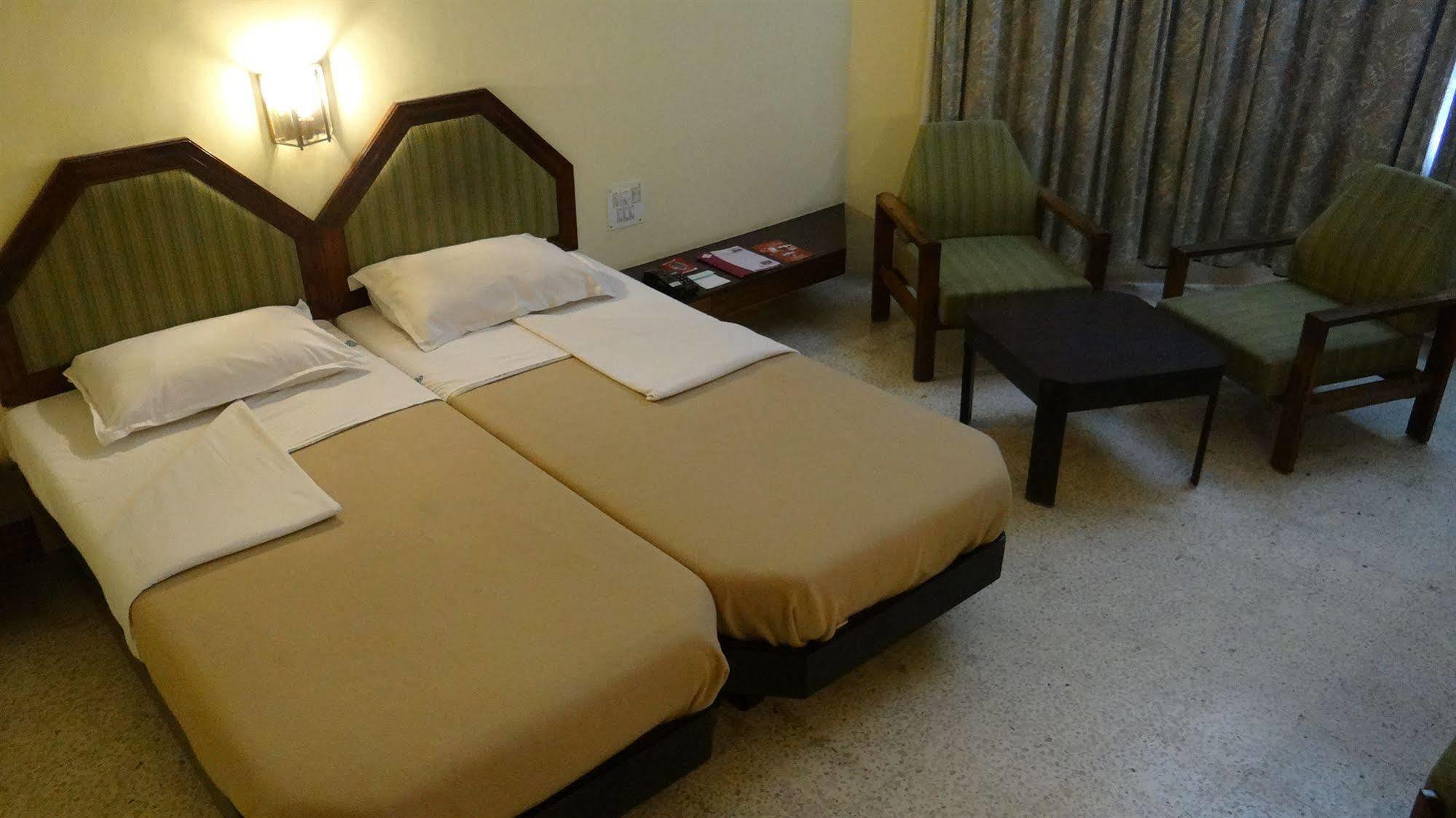 Hotel Paradise - Mysore Dasaprakash Group Екстер'єр фото