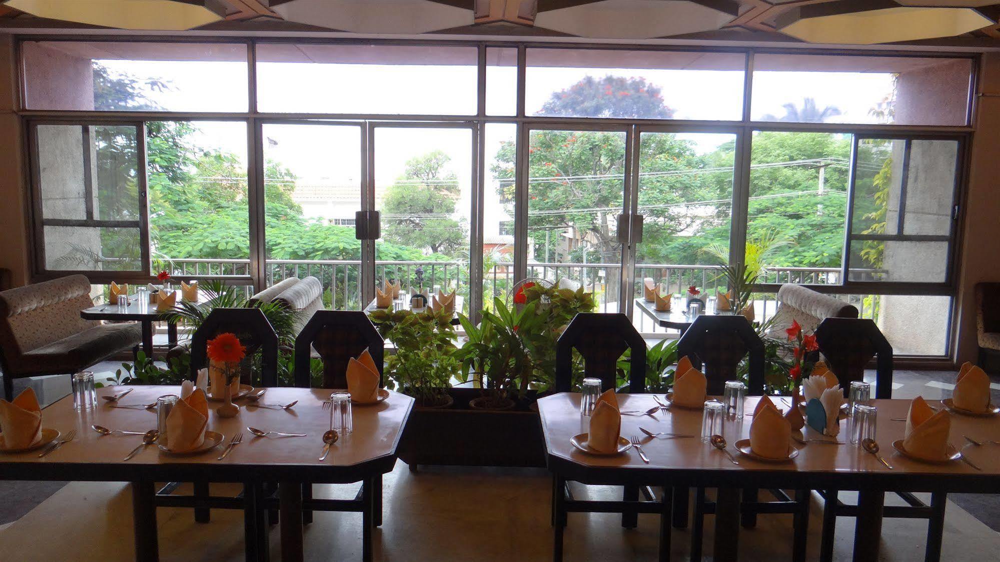 Hotel Paradise - Mysore Dasaprakash Group Екстер'єр фото